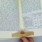bague-de-lecture-moustache-action-bois